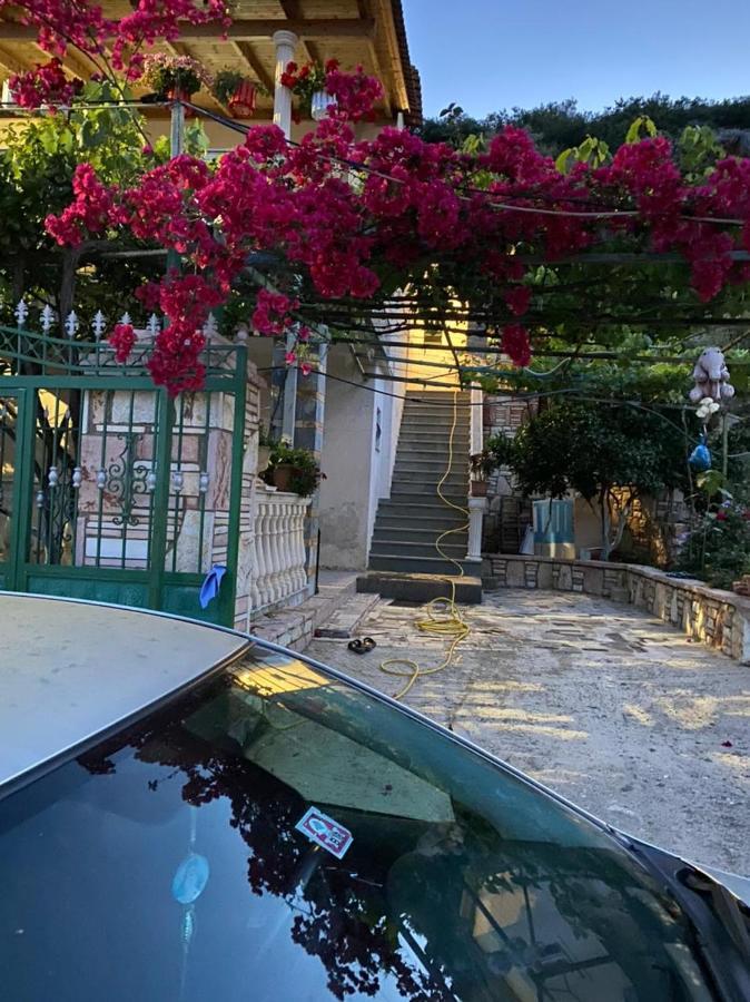 Vila Sinani Sarandë Exterior foto