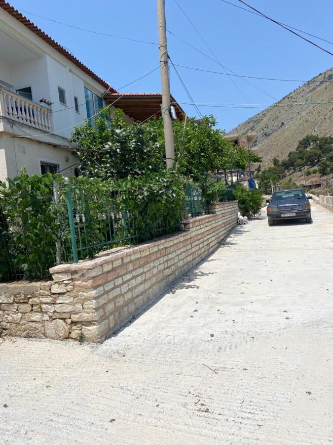 Vila Sinani Sarandë Exterior foto